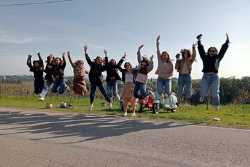 Charming Afternoon Vespa Wine Tour in Chianti With Dinner