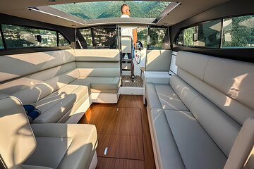 1-6 Guests Luxury Limousine Boat Private Tour of Lake Como 