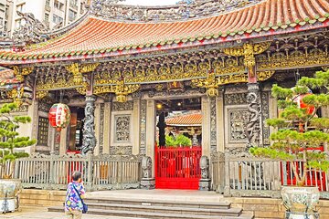 Wanhua Nightlife Walking Tour in Taipei 