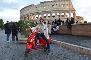 Rome Vespa Tour in Eternal city on the Vespas