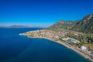 Athens to Kamena Vourla Private Transfer