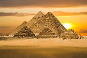 Unforgettable Experience to Pyramid and Old Cairo