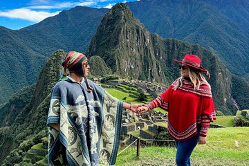 From Cusco - 2-Day Tour to the Sacred Valley and Machu Picchu with Lunch