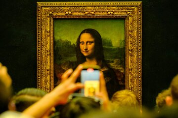 Louvre Museum Tour with Audio Guide & Optional Seine Cruise