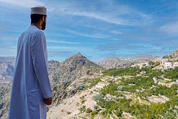 Full Day Nizwa Souq & Nizwa Fort & Jabel Akhader Experience