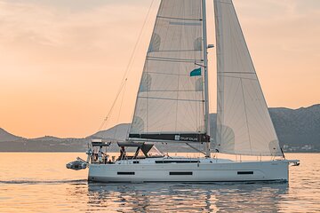 Luxury Private Sunset Sailing Cruise with BBQ in Athens