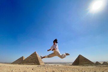 Private Shore Excursion: Giza Pyramids and Sakkara with Lunch in the Desert from Alexandria