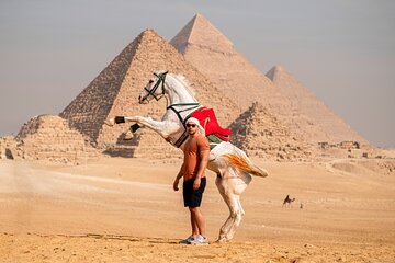 3 hrs special photoshoot & tour at pyramids of Giza and Sphinx