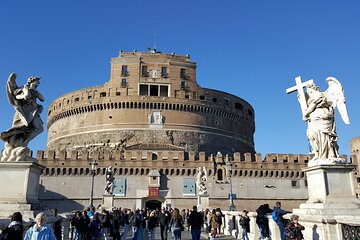 Kid-Friendly Castle Sant'Angelo Private Tour for Families