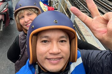 Hanoi Highlights Private Vespa Tour with Street Foods (4.5 hours)