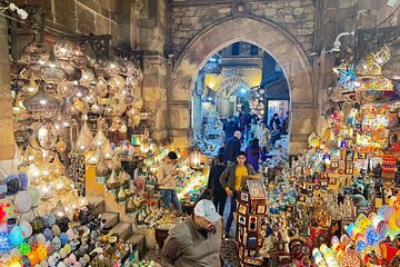 Giza Pyramids, Egyptian Museum & Khan El Khalili Tour