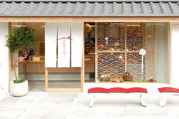 Traditional Japanese Kanzashi Making Experience in Kyoto