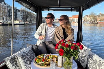 Romantic Canal Cruise Experience in Amsterdam