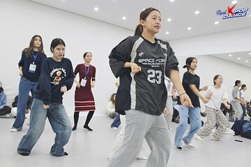 K-Pop Idol Dance Tour with Korean Mood(Chicken or Hanbok)