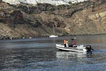 Island Tour and Private SpeedBoat Explore the Center of Santorini