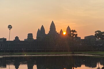 Angkor Wat Sunrise Shared Tour with Guide and Bus