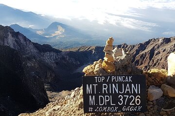 Mount Rinjani 4 Days and 3 Nights Summit Lake and Hot Spring 