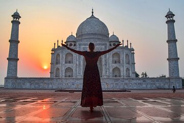Private Taj Mahal Sunrise Tour & Agra Fort from Delhi