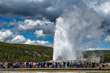 Los Angeles to Las Vegas Yellowstone National Park 7 Day Tour