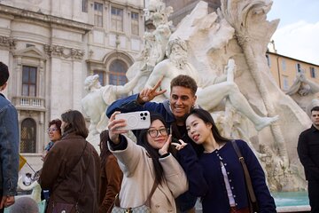 Rome at Night: Small-Group Walking Tour in English or Spanish