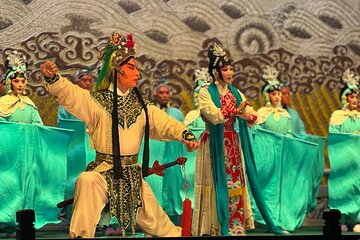 Beijing Old Street A Blend of Crafts, Cuisine and Opera Culture