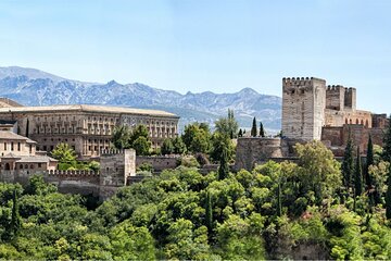 Granada Alhambra and Nasrid Palaces Tour from Malaga
