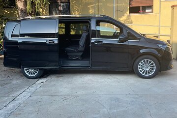 Transfer from Milan to Orio al Serio Airport (V CLASS M.B.)