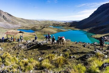 1 Day Ausangate 7 Lagoons Hiking Tour & Hot Springs