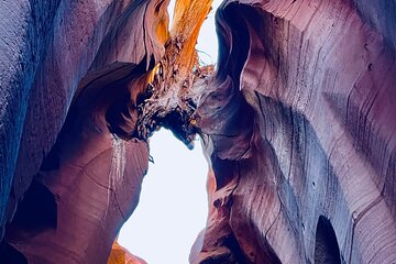 Ligai Si Anii Canyon Tour through Antelope Canyon 