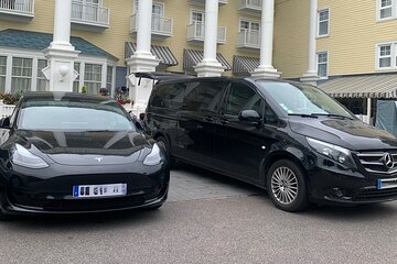 Private Transfer from Airport to Disneyland Paris or Vice Versa