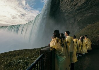 Niagara Falls Afternoon Tour with Skip the Line Cruise