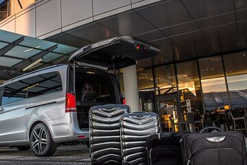 Istanbul Airports Private Vehicle Transfers with Chauffeur