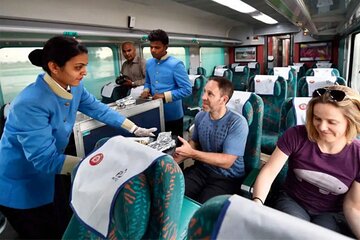 Taj Mahal & Agra Tour by Gatimaan Express Train from Delhi 