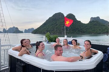 2 Day/1night Halong Bay: Oasis Bay Party Cruise