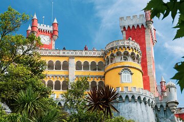 Mystical Sintra & Chic Cascais: A Group Tour from Lisbon