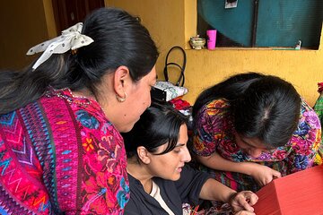 San Antonio Aguascalientes Weaving Tour from Antigua