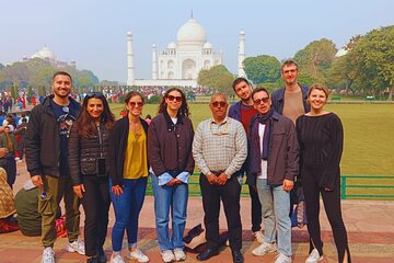 Taj Mahal and Fatehpur Sikri Day Tour with Transfer