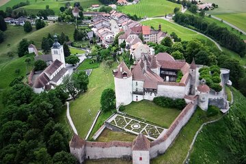 Discover the Gruyere Medieval Town with Private Tour from Geneva