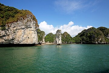 Daniel Cruise 2-day Explore Halong and Lan Ha Bay from Hanoi