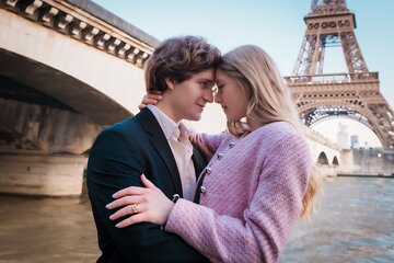 Private Professional Photoshoot near the Eiffel Tower in Paris
