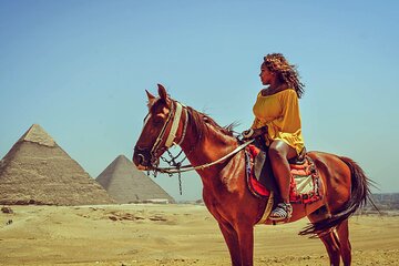 Giza Pyramids by Horse Carriage Half Day Tour 