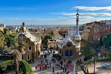  Exclusive Park Guell Guided Tour with Fast Track Access