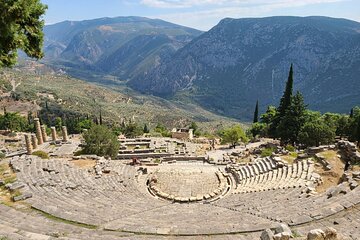 Ancient Delphi and Meteora Private 2-day Tour 
