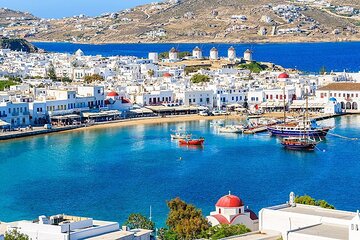 A Walk through Mykonos and its Most Emblematic Charms in 4 Hours