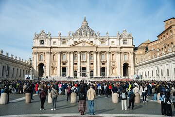 Saint Peter's Basilica Group Tour with privileged access