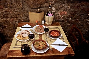 Florence Evening Food Tour: Oil, Wine and Old-school dishes
