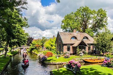 Giethoorn Day Private Tour inclusive Boat Trip