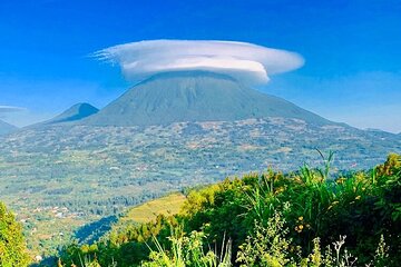 4-Days: Mountain Bisoke Hiking and Twin Lakes in Rwanda