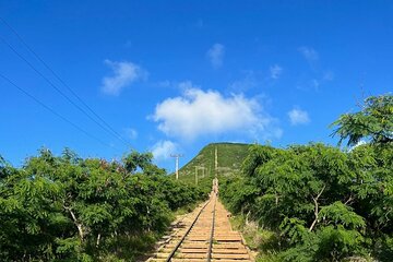 Koko Head Stairs Hike Conquer Oahu Iconic 1048 Steps
