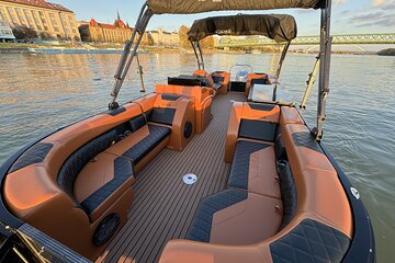 Private Danube Boat Tour with Beer and Prosecco